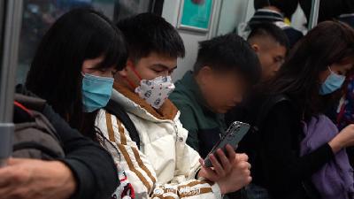 媒体：坐地铁是否强制戴口罩应当明确