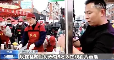 “95后”夫妻摆摊日入9000元，网友质疑让查税！当事人回应了