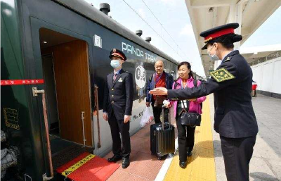 旅游特色专列一票难求，你会乘坐吗