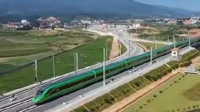 今起，中老铁路开行国际旅客列车