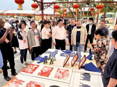 宜昌夷陵剪纸技艺再次走向全球！