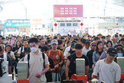 端午假期首日 全国铁路发送旅客1620万人次