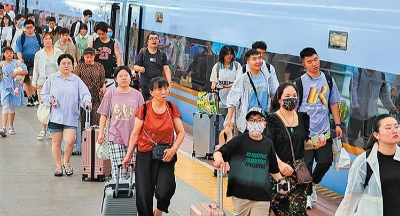 铁路暑期客流预计高位运行