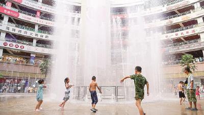 江城今年三伏天“比较温​柔”：40天中仅21天气温超35℃ 高温红色预警次数为零