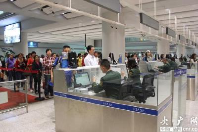 国家移民管理局：暑期超8200万人次出入境