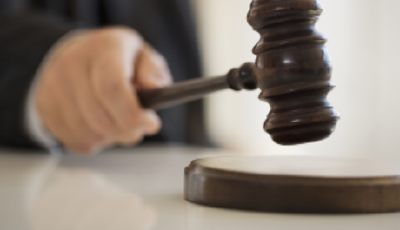 路人捡拾万元金手链后自称觉得不值钱随手丢弃，被判赔8376元