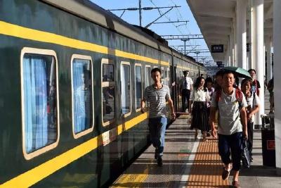 合肥铁路公安：男子买无座票在列车上霸座，已被行政拘留