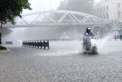 @湖北人，大暴雨正在路上！今起再迎大风降温降雨天气