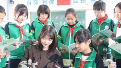 媒体：“无塑开学”强调4年，塑料书皮仍难“告别”