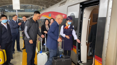 湖北79名代表出发参加中国工会第十八次全国代表大会