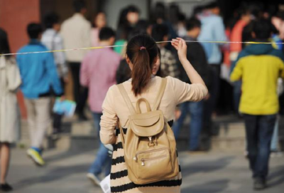 国考报名时间过半 热门岗位竞争超“千里挑一”