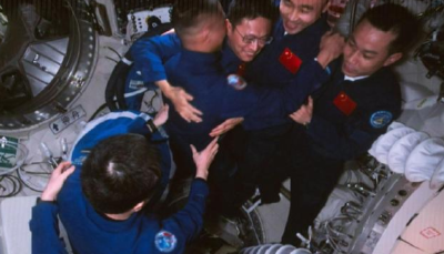 中国航天员乘组完成在轨交接 神舟十六号航天员将于10月31日返回地球