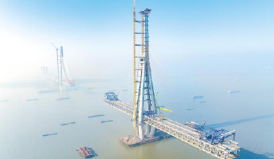 全球最大吨位桥面吊机、巨无霸打桩船投用——长三角地区跨江越海桥闪耀湖北造