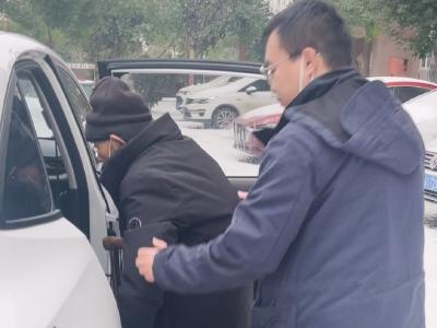 风雪虽寒 护送暖心 爱心车队为武汉市民提供免费护送服务