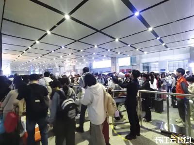 武铁宜昌车务段今日预计发送旅客超11.5万人次 创历史新高