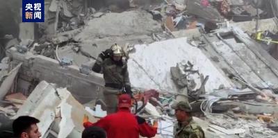 持续更新丨俄一居民楼被乌军导弹碎片击中坍塌 受伤人数已升至20人