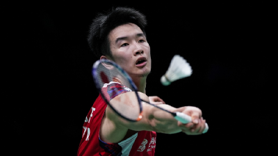 新加坡羽毛球公开赛：石宇奇逆转李诗沣 男单夺冠