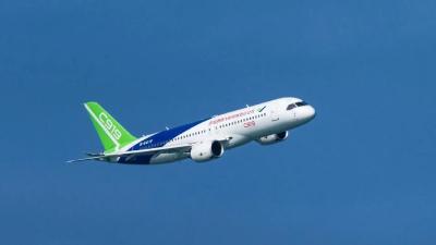 C919首个跨境商业包机自上海起飞赴港