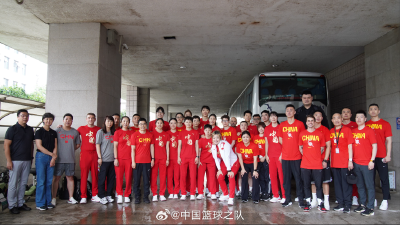 中国女篮出征巴黎！