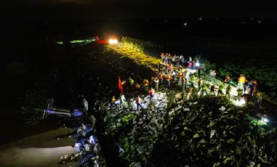 国家防办、应急管理部派工作组赴湖南华容县决口险情现场指导抢险救援