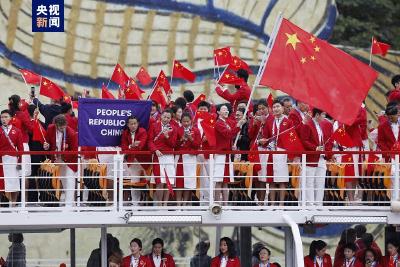 中国红来了！巴黎奥运会中国体育代表团亮相 ​