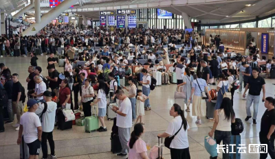 暑期过半，武铁发送旅客2065万人次创历史新高