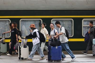 2024年铁路暑运收官 累计发送旅客8.87亿人次创历史新高