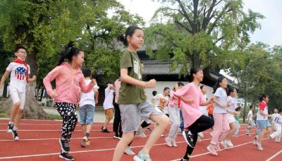 教育部：保障中小学生每天综合体育活动时间不低于2小时