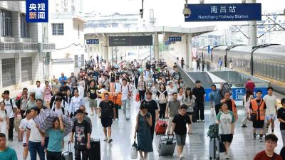 今日全国铁路预计发送旅客1520万人次 购票乘车提示→