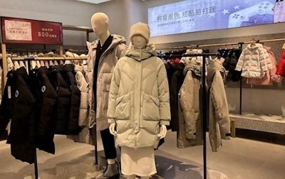 断崖式降温羽绒服价格不升反降，网友：此刻国产羽绒服的性价比具象化了