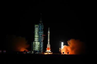 神舟十九号载人飞船发射取得圆满成功 