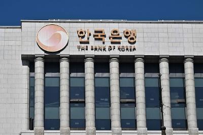 韩国央行下调基准利率至3.25%
