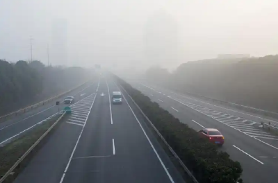 湖北多地发布大雾预警，部分高速路段受影响，出行请注意