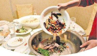 设置过高起送价、诱导消费者超量点餐……多家企业因食品浪费被处罚