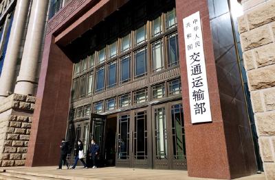 网民建议增加高速服务区充电车位，交通运输部回应