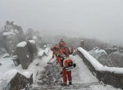 泰山积雪深度近20厘米达暴雪量级 门票下架停止预约