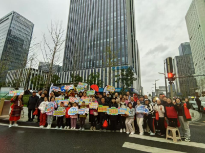 春风里社区：志愿者助力光谷马拉松圆满成功