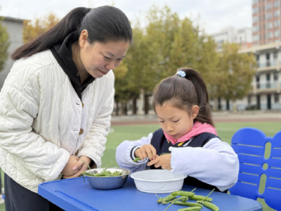 亲子趣味嘉年华 家长孩子一起玩“嗨”啦！