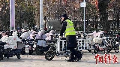 电动自行车围困大学校园 部分高校数以万计，安全隐患重重