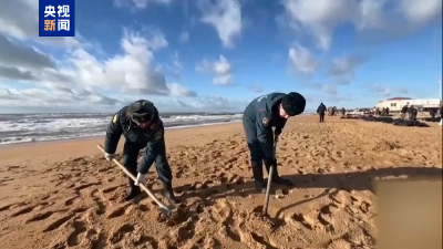 俄罗斯在受损油轮附近清理约100吨泄漏燃油