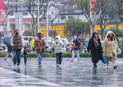 今年首场寒潮大风和雨雪即将来袭！春运返乡需警惕