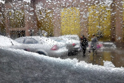 注意，湖北这一地区有持续雨雪天气