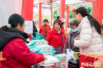 观之润白如玉 闻之清香扑鼻 湖北枝江玛瑙米亮相第十七届西陵庙会