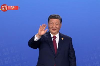 全场沸腾！习近平向中国体育代表团挥手致意