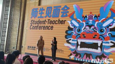 成龙对话武汉学子  曝与林俊杰合作录歌遭“魔鬼训练”！