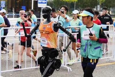 为了让机器人跑起来，人类用了60年