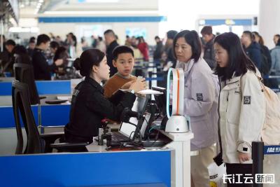 今日武汉天河机场航班放行正常率超92% 保障近1.8万旅客出行