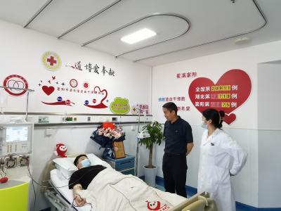 今天，00后辅警小李有了新身份！