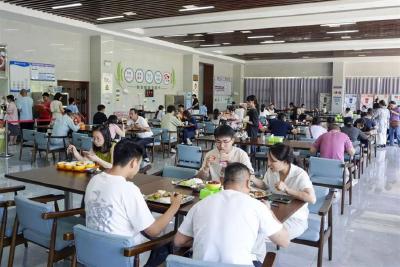 “五一”假期！赤壁市政府食堂火遍全网
