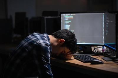 工作群深夜@你，这种随叫随到的“线上加班”咋算？